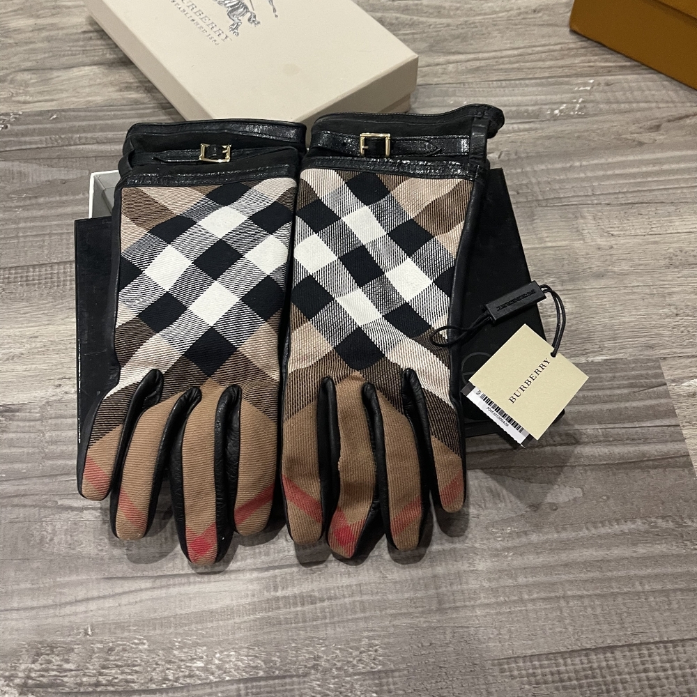 Burberry Black and Brown Checkered Gloves - Picture 2 of 8